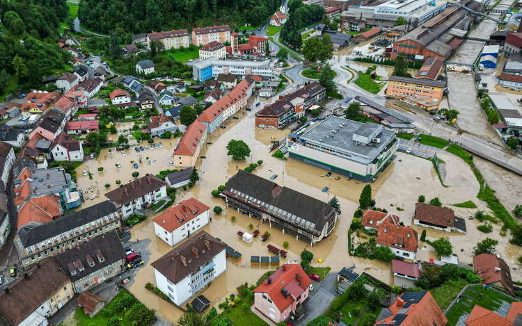 A Magyar Honvédség helikopterei is segítenek Szlovéniában