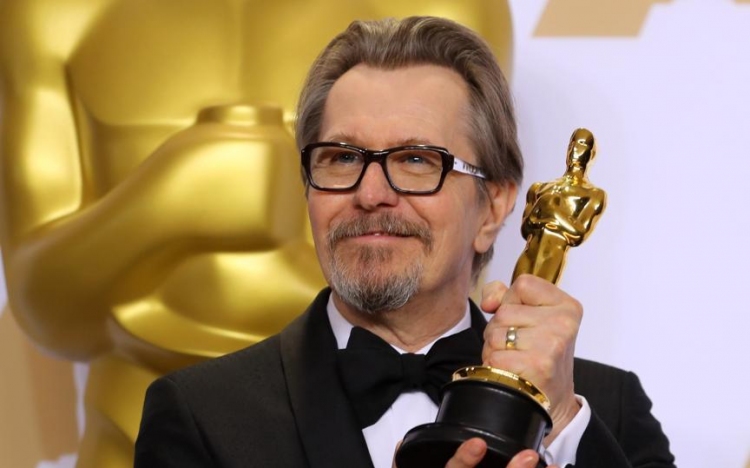 Gary Oldman pszichothrillerben vállalt szerepet Oscar-díja után