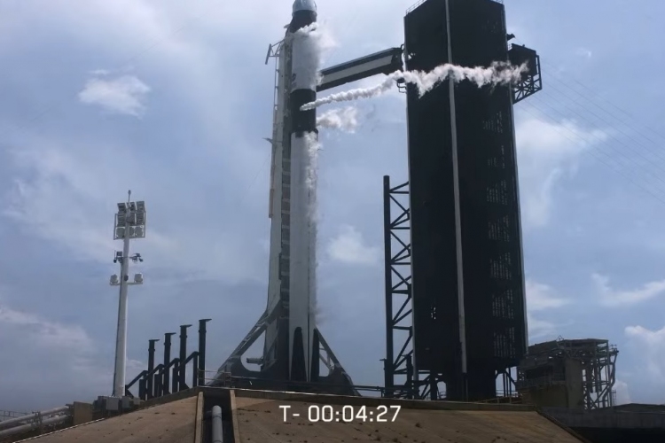 Történelmet írt a SpaceX űrhajó, kilőtték két asztronautával a fedélzetén - VIDEÓ